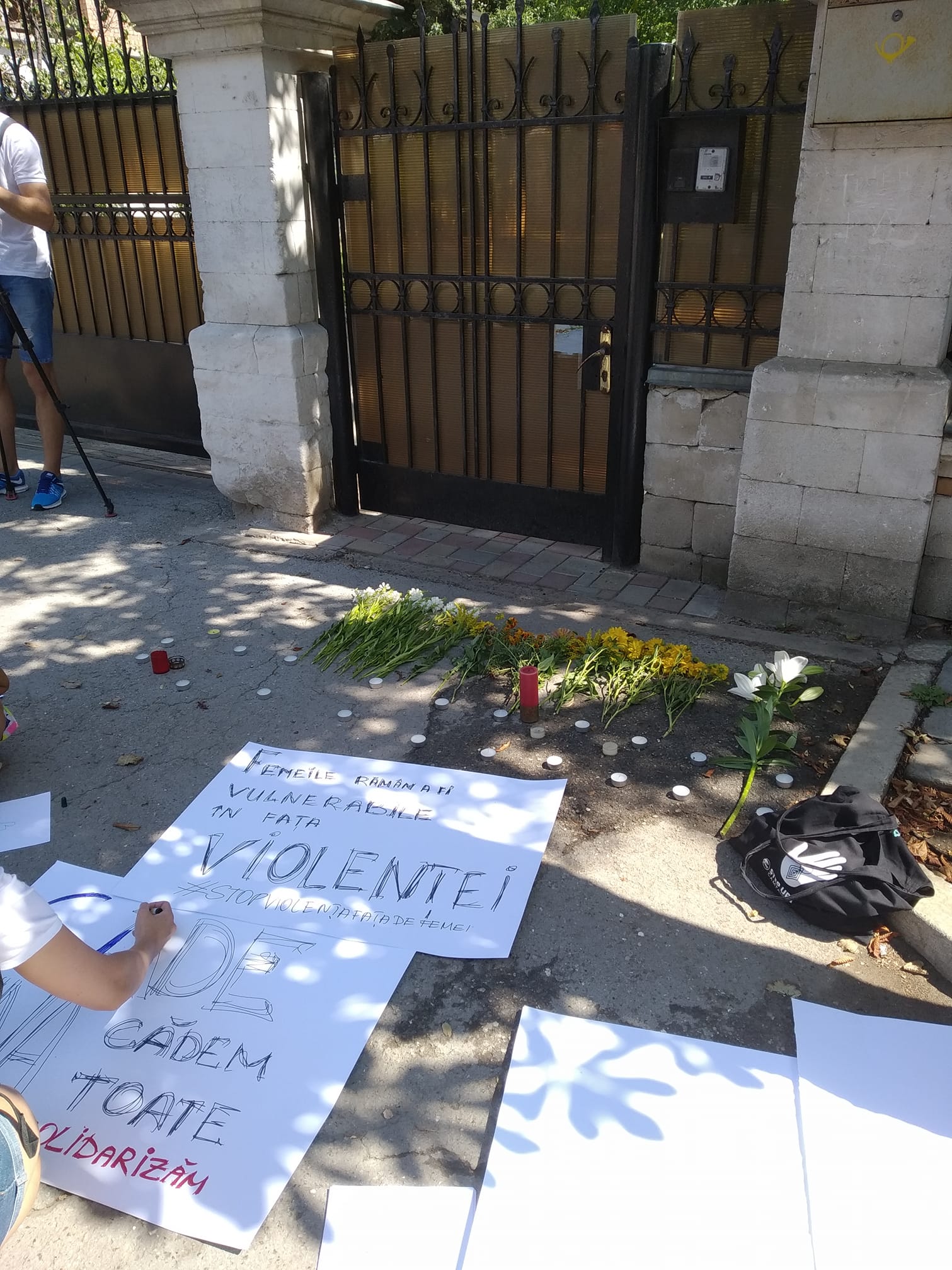 „Cade una, cădem toate”. Protest pașnic, la Chișinău, după tragedia din Caracal